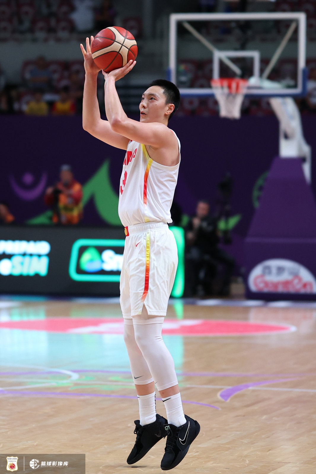 媒體人員：中國男子籃球隊的首發調整 并將不在替補席上得分的球員找到自己的身份