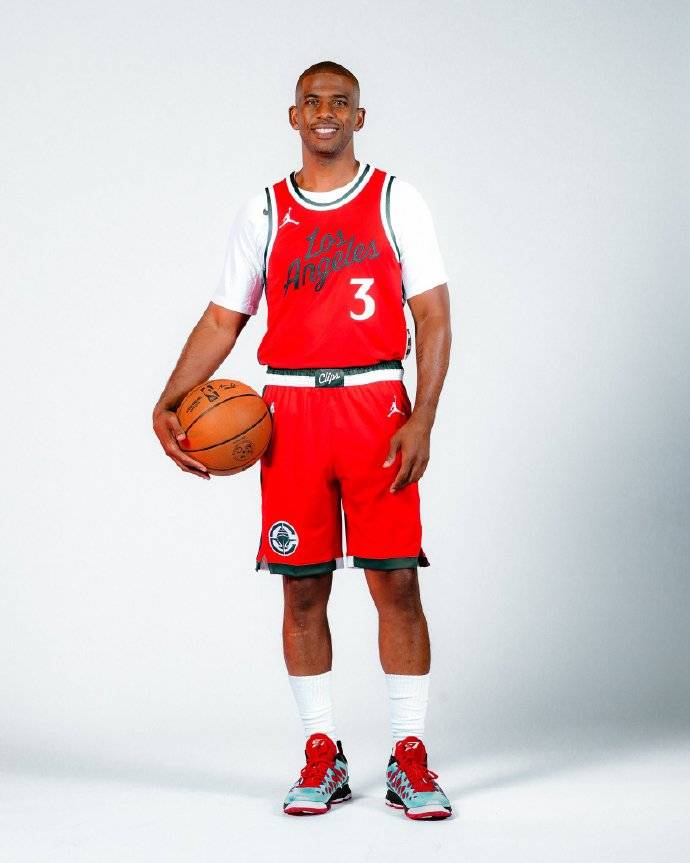 保羅出現在三號球衣中：淚水退回快船新聞發布會